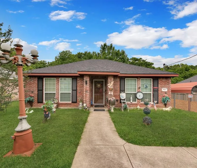 914 Armstrong Road, Seagoville TX 75159
