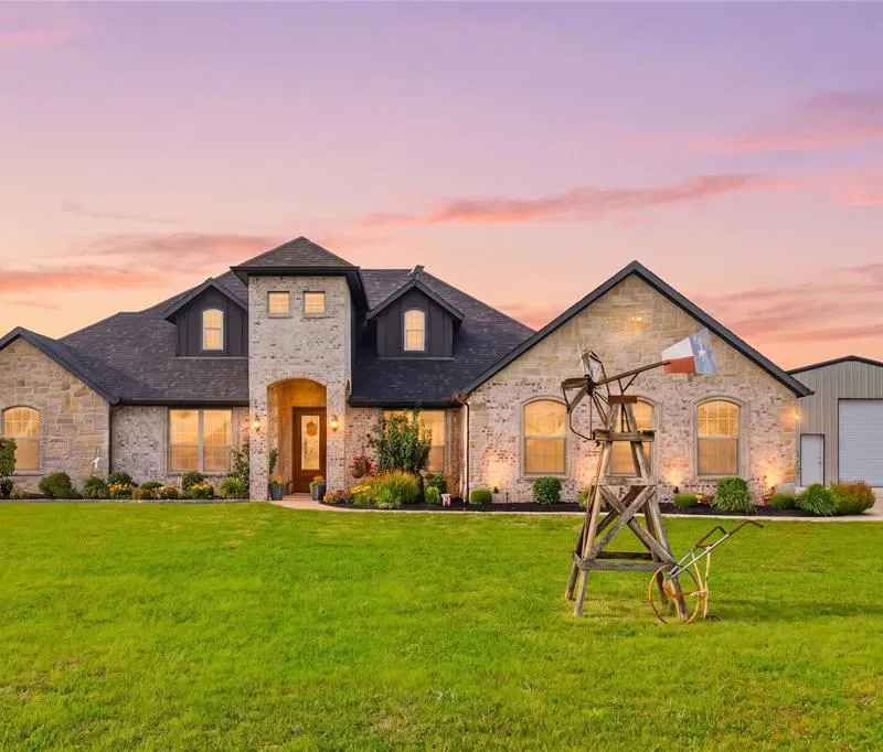 1705 S Fm 1752, Savoy TX 75479