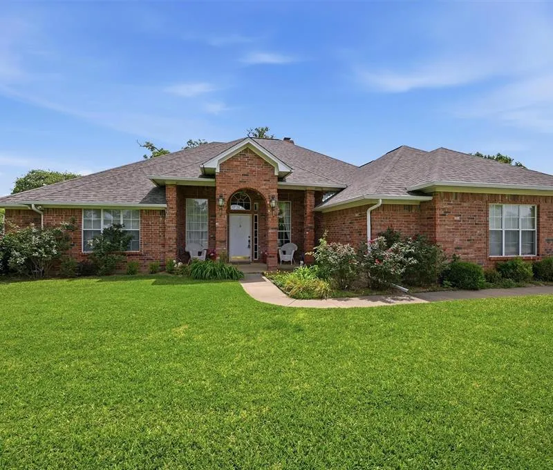 730 Kiowa Drive W, Lake Kiowa TX 76240