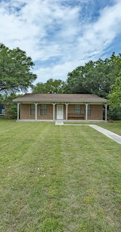 308 Oakwood Street, Chico TX 76431