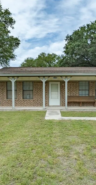 308 Oakwood Street, Chico TX 76431 - Photo 3