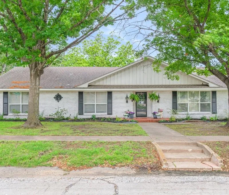 202 S Houston Street, Edgewood TX 75117