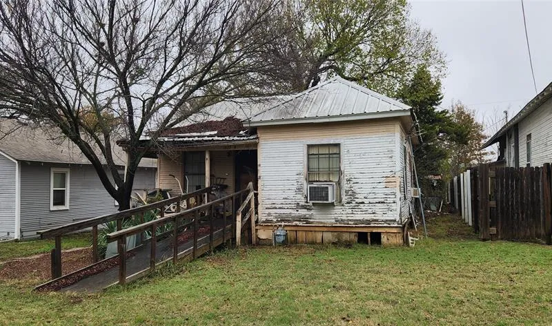 1407 E Wells Avenue, Sherman TX 75090