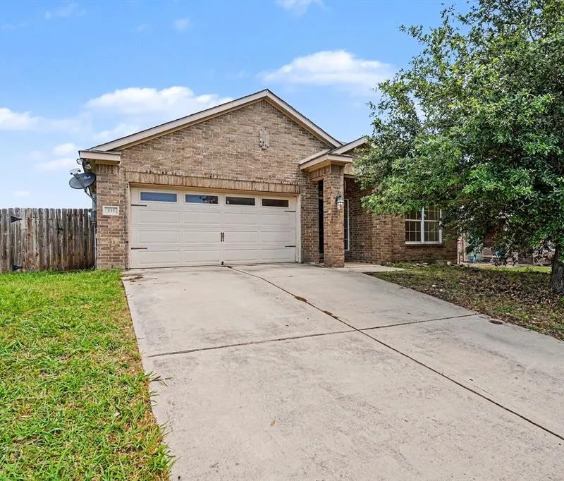 335 Quail Crossing Drive, Sanger TX 76266