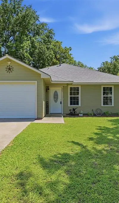 323 Texas Street, Pottsboro TX 75076