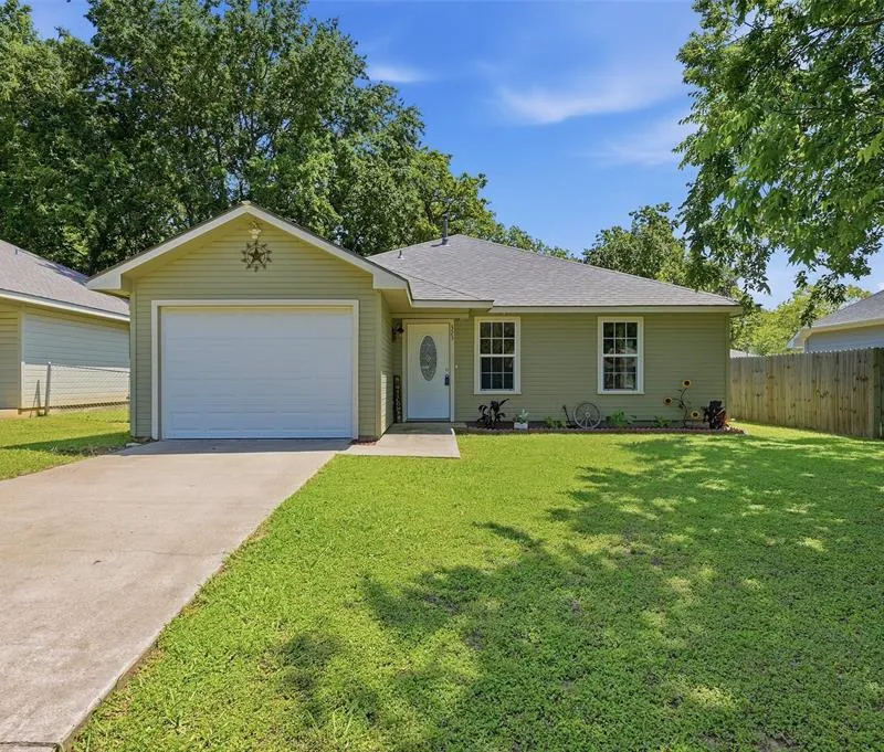 323 Texas Street, Pottsboro TX 75076