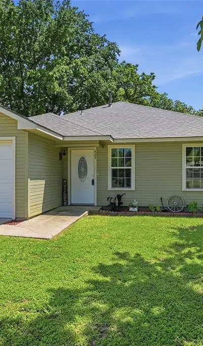 323 Texas Street, Pottsboro TX 75076 - Photo 2