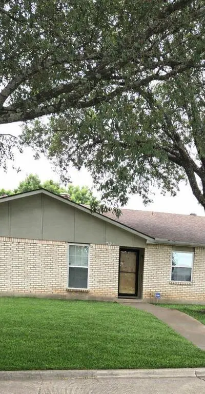 7120 Field View Lane, Dallas TX 75249 - Photo 2