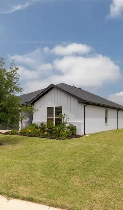500 Adams Court, Weatherford TX 76085 - Photo 2