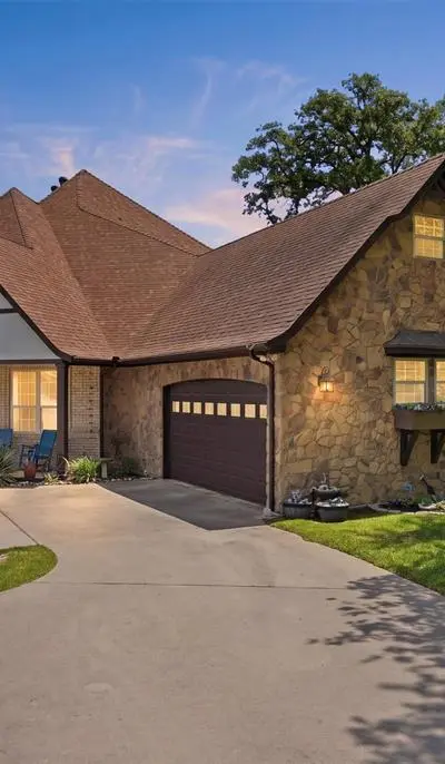 1211 Kiowa Drive W, Lake Kiowa TX 76240