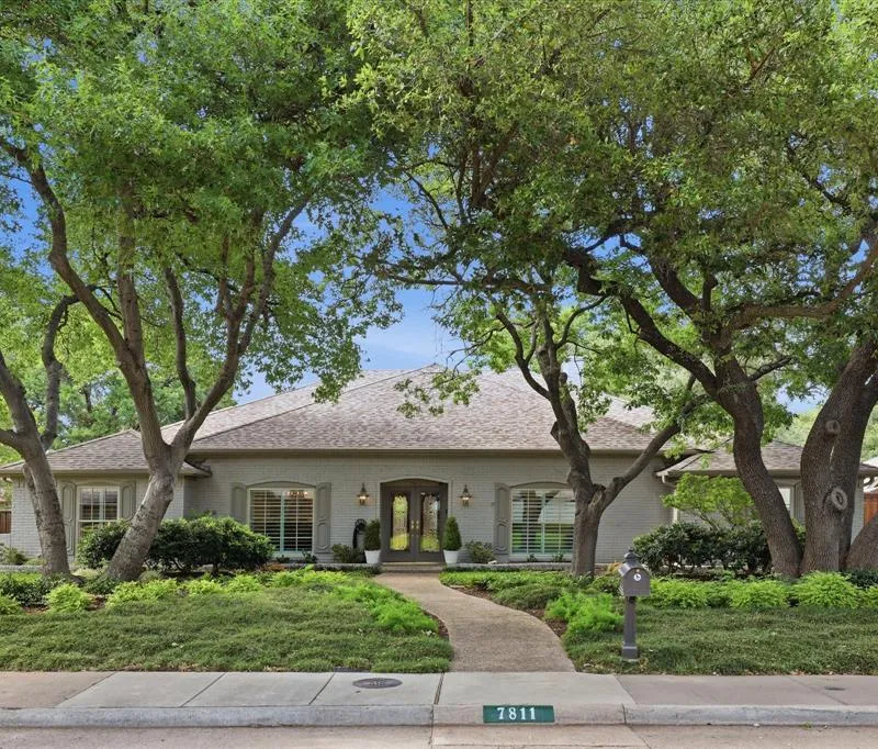 7811 Pencross Lane, Dallas TX 75248