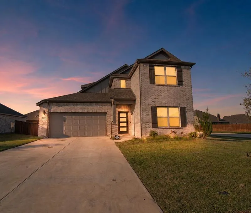 1345 Fox Glen Trail, Crowley TX 76036