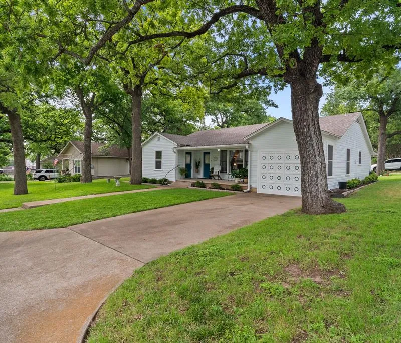 119 W Akard Street, Weatherford TX 76086