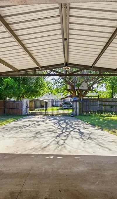 818 N Brents Avenue, Sherman TX 75090 - Photo 2