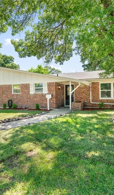 2133 Williams Place, Fort Worth TX 76111