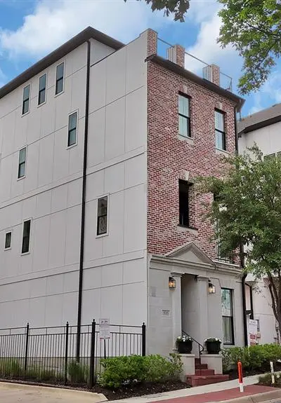 406 Mills Street, Fort Worth TX 76102 - Photo 2