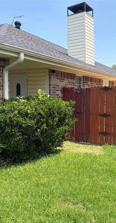 2309 Scott Mill Circle, Carrollton TX 75006 - Photo 2