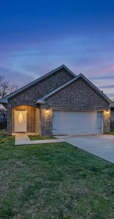 4405 Chickasaw Avenue, Fort Worth TX 76119 - Photo 2