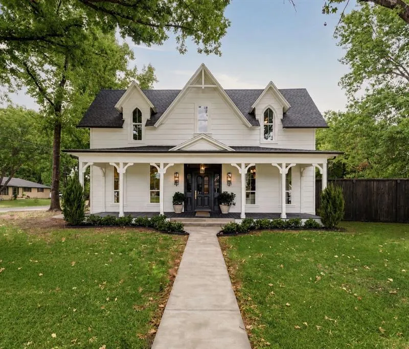 300 E Division Street, Pilot Point TX 76258
