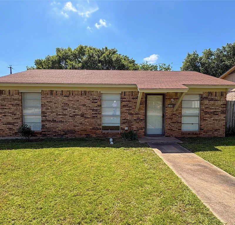 1829 S Center Street, Denison TX 75021