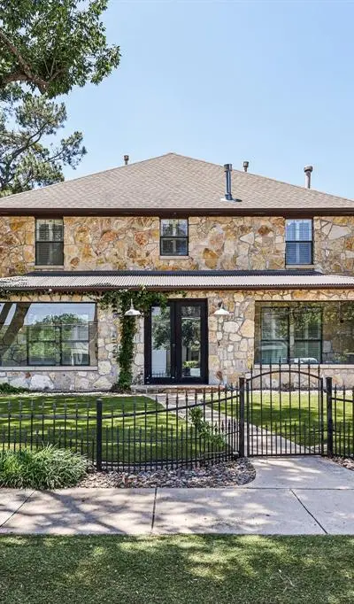 221 N Lucas Drive, Grapevine TX 76051