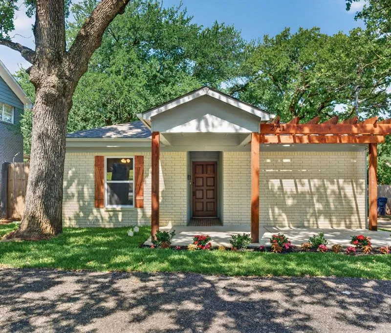 2711 N Locust Street, Denton TX 76209