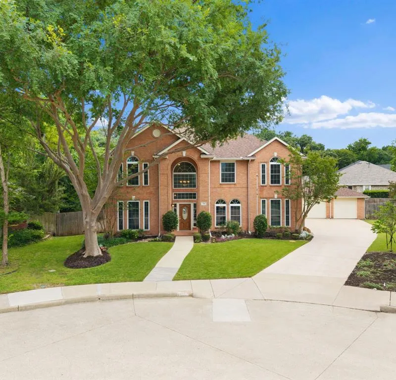716 Mockingbird Court, Crowley TX 76036