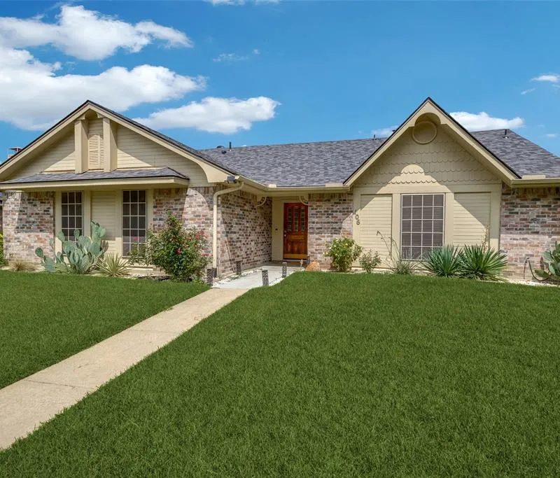106 Creekside Lane, Coppell TX 75019