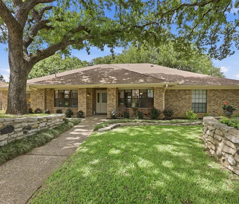 1902 Red Cypress Court, Arlington TX 76012