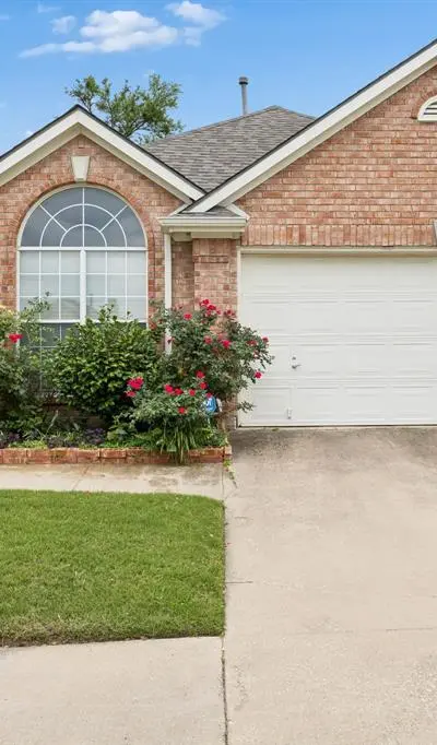 2232 Wembley Wood Lane, Bedford TX 76022