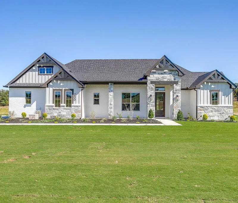 200 Sweetgrass Drive, Poolville TX 76487