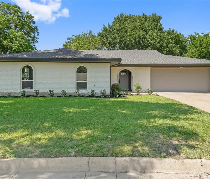 4108 Alicante Avenue, Fort Worth TX 76133