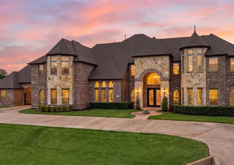 715 Simmons Road, Double Oak TX 75077