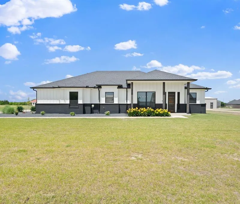 140 Lone Elm Road, Waxahachie TX 75167