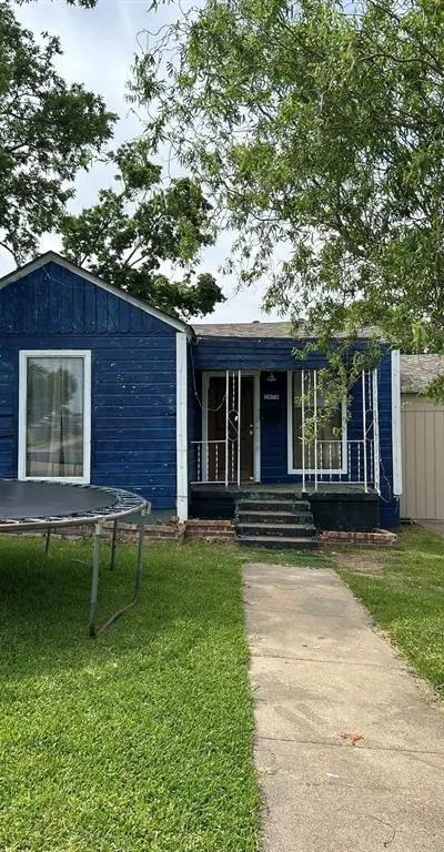 2670 Strong Avenue, Fort Worth TX 76105