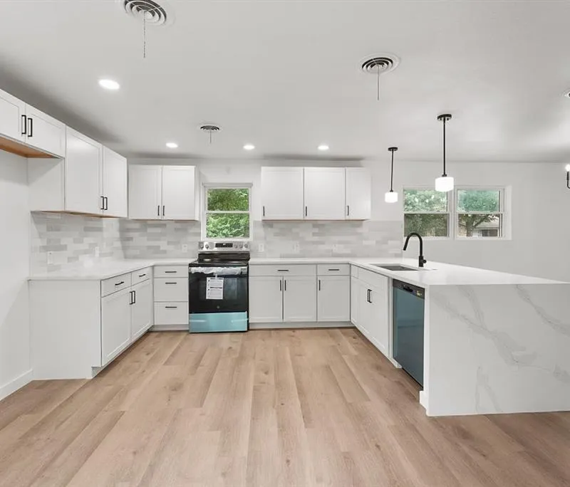 861 Woodcrest Drive, Hurst TX 76053