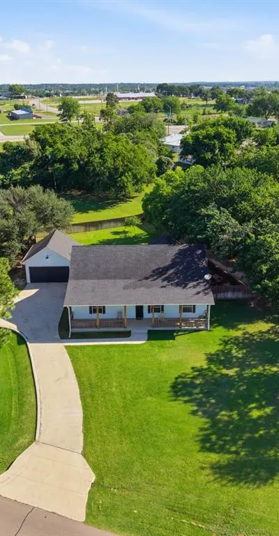 300 Mockingbird Lane, Springtown TX 76082 - Photo 2