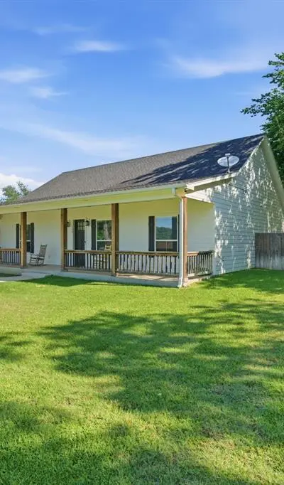 300 Mockingbird Lane, Springtown TX 76082 - Photo 4