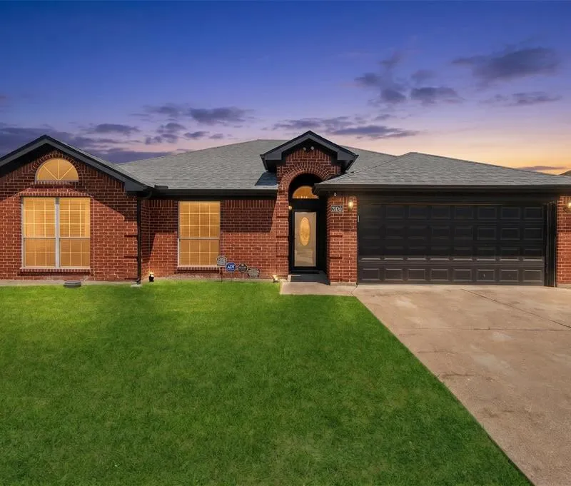 2106 Hickory Wood Trail, Arlington TX 76018