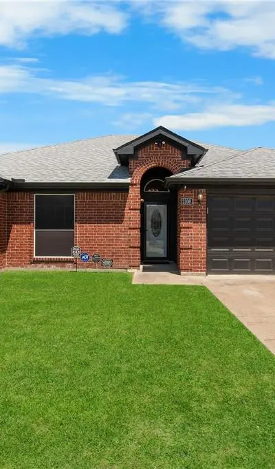 2106 Hickory Wood Trail, Arlington TX 76018 - Photo 2