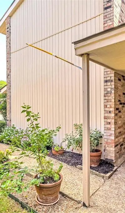 1805 Lakecrest Court, Carrollton TX 75006