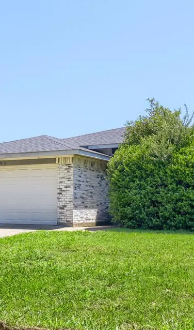 9324 Teagarden Road, Dallas TX 75217 - Photo 2