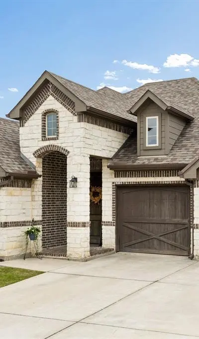 6427 Lake Bluff Drive, Dallas TX 75249 - Photo 3
