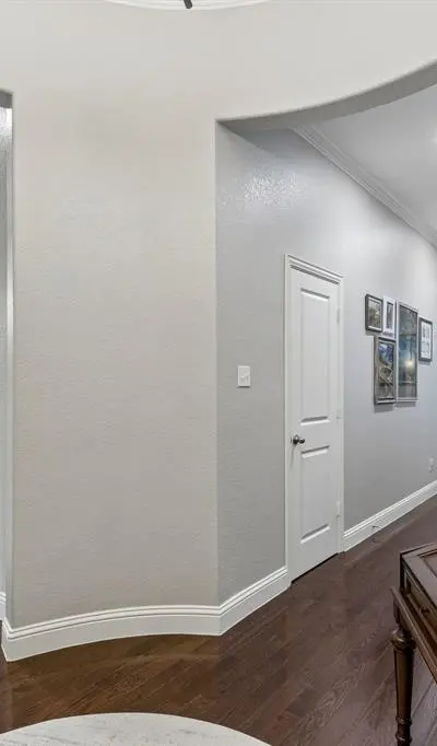 6427 Lake Bluff Drive, Dallas TX 75249 - Photo 4