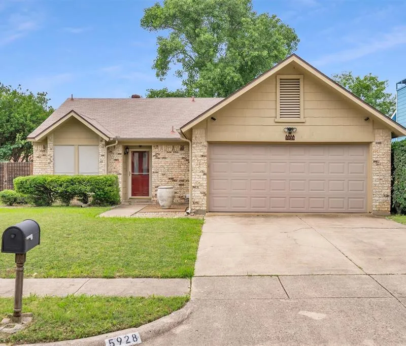 5928 Chisholm Trail, Haltom City TX 76148