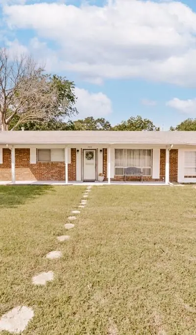 500 W London Street, Bowie TX 76230