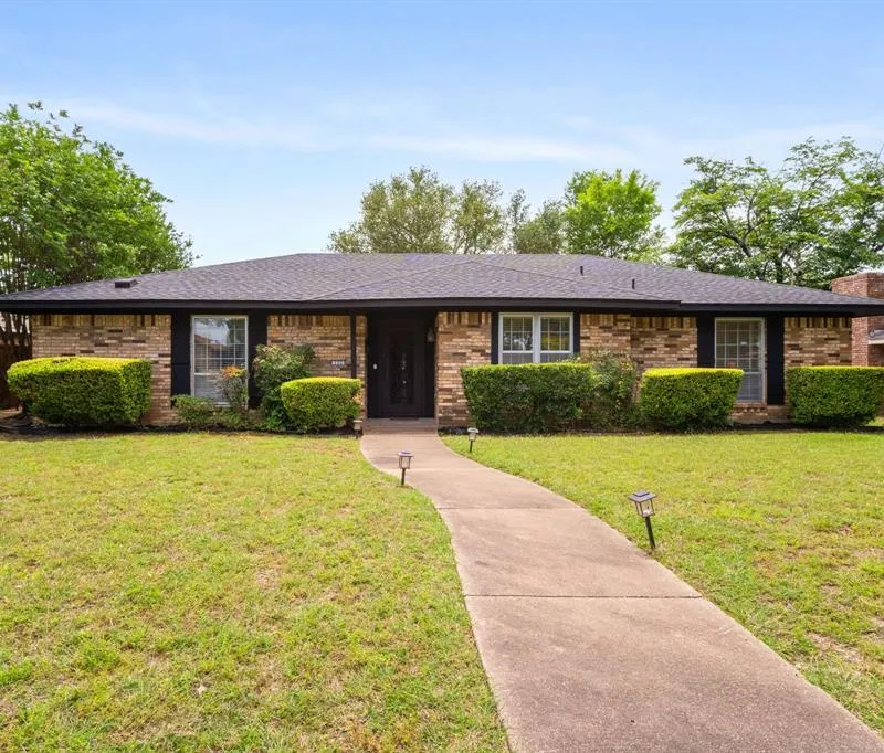 722 Oakbluff Drive, Lancaster TX 75146