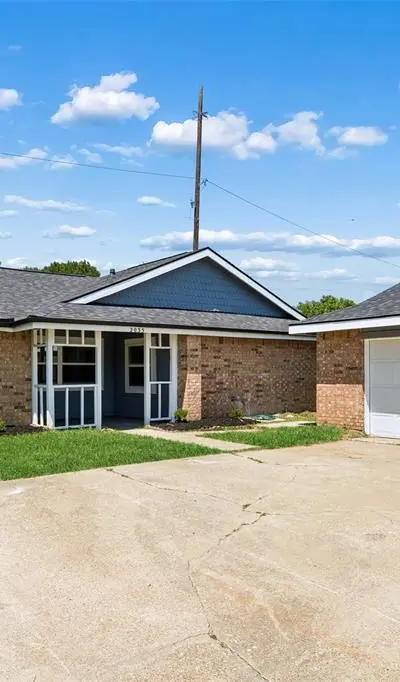 2035 Sancerre Lane, Carrollton TX 75007 - Photo 2
