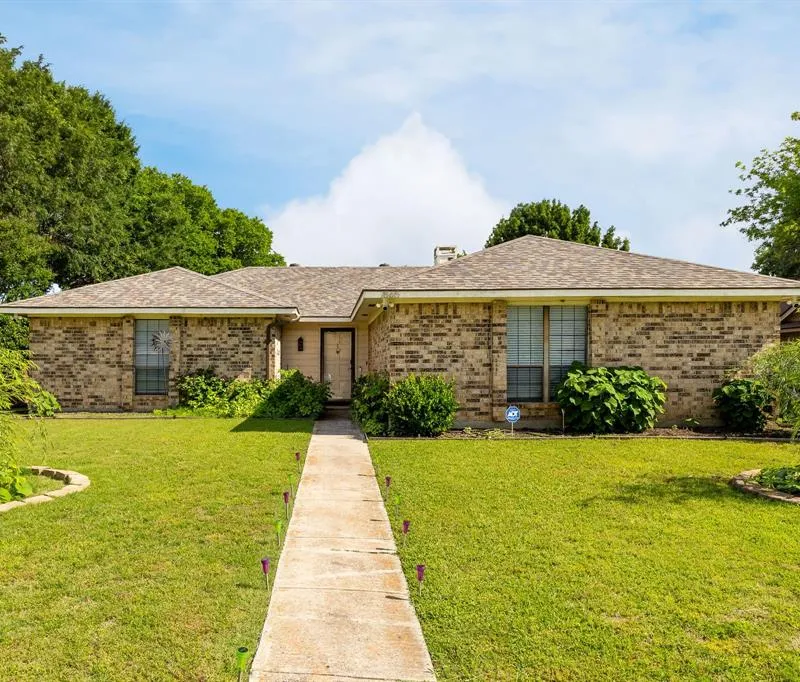 1865 Juniper Lane, Lewisville TX 75077