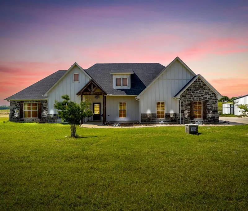 1024 Monarch Court, Poolville TX 76487
